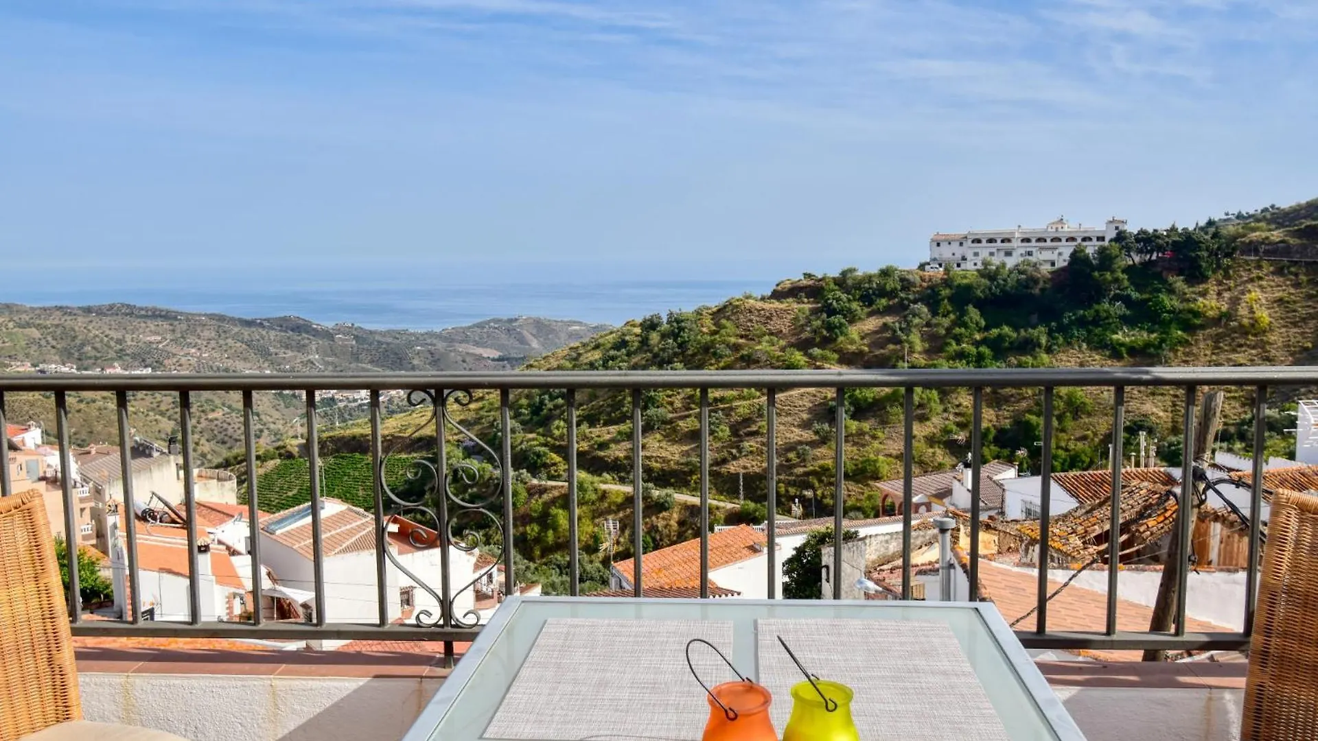 Casa Miramar, Moclinejo location